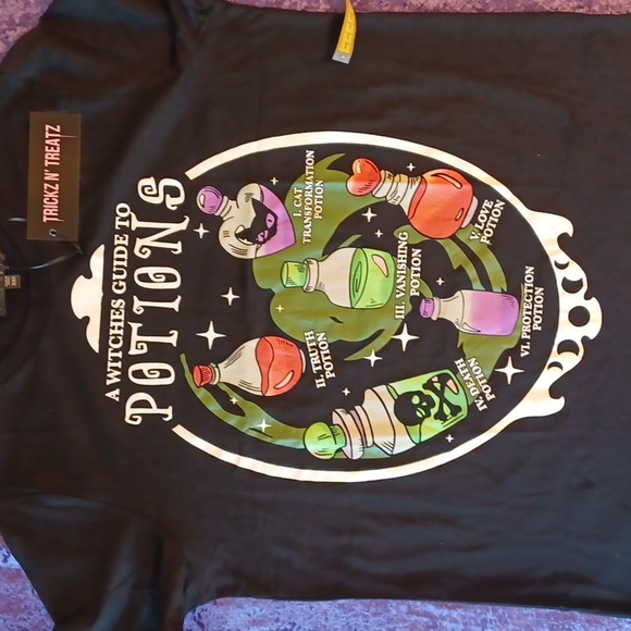 DOLLSKILL 2x TRICKZ N TREATZ BLACK SHORT-SLEEVED guide to potions - Picture 8 of 13